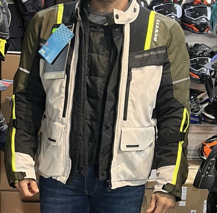 Capacete Schuberth e2 explorer + intercomunicador sc2
