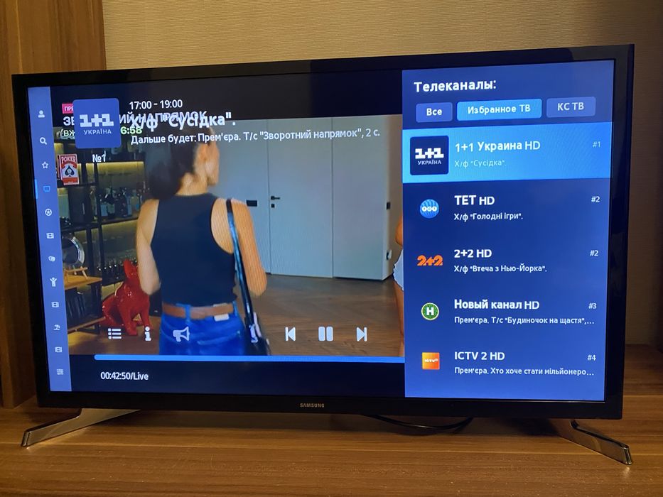 Телевізор Samsung UE32J4500AK Smart TV