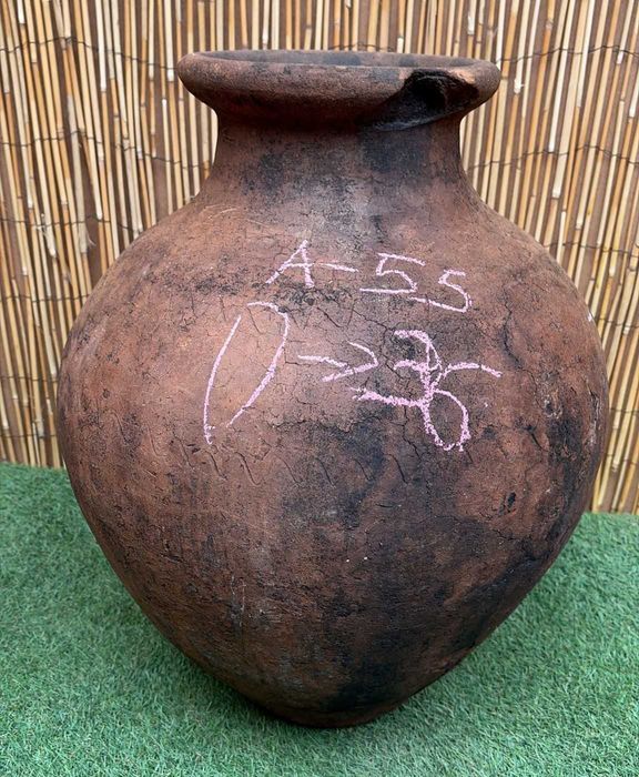 Talha antiga em terracota para decoração