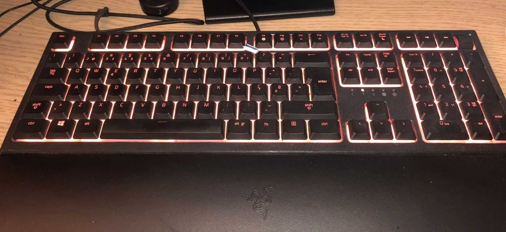 PC GAMING HP Pavilion (AMD Ryzen 5) + Teclado Razer OrnataV2