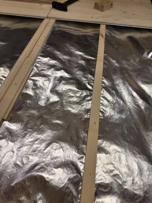 Folia aluminiowa izolacyjna do sauny + tasma