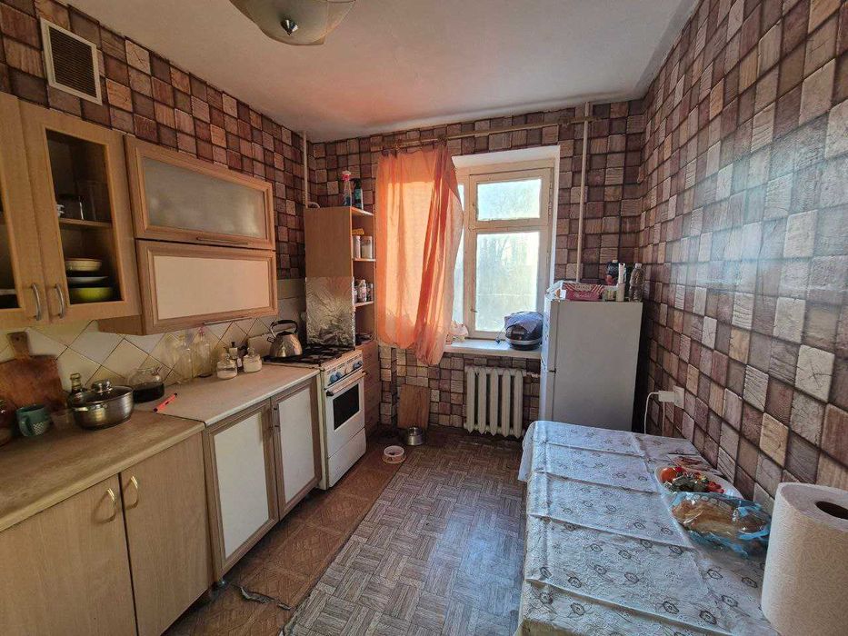 БЕЗ КОМИССИИ! Продаю 3 комнатную квартиру на Площади Победы!  А1