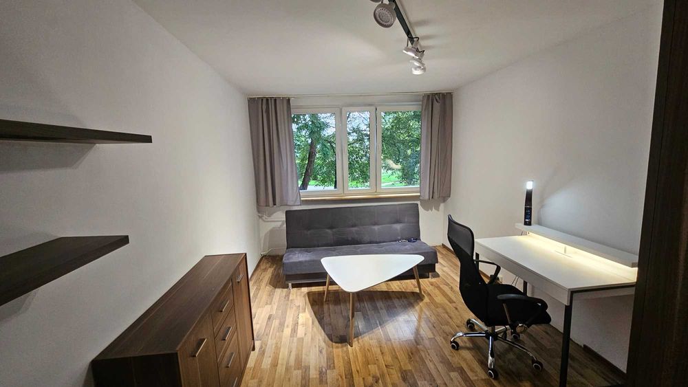 Duży pokój 18m² po remoncie, tylko 3 osoby | Różanka, blisko przystanku