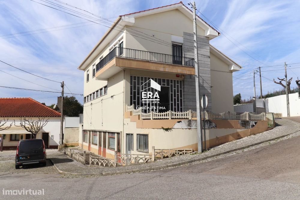 Prédio/ Moradia localizada no Olival, Ourém — Gondemaria E Olival, Santarém