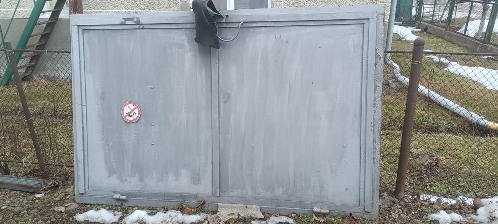 Двері металеві для гаража, складу