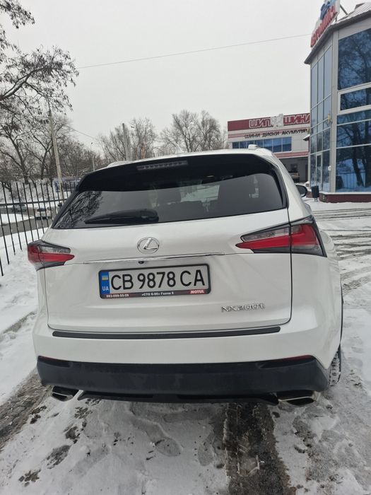 Автомобіль Lexus NT 200T