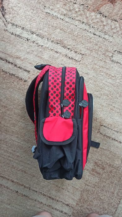 Plecak szkolny z trzema przegródkami