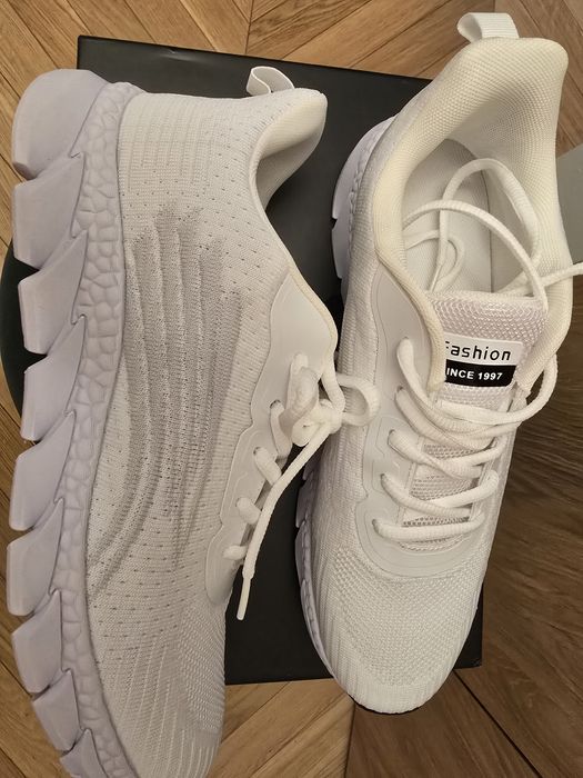50 % Taniej Super  lekkie  i wygodne buty sportowe  roz. 42