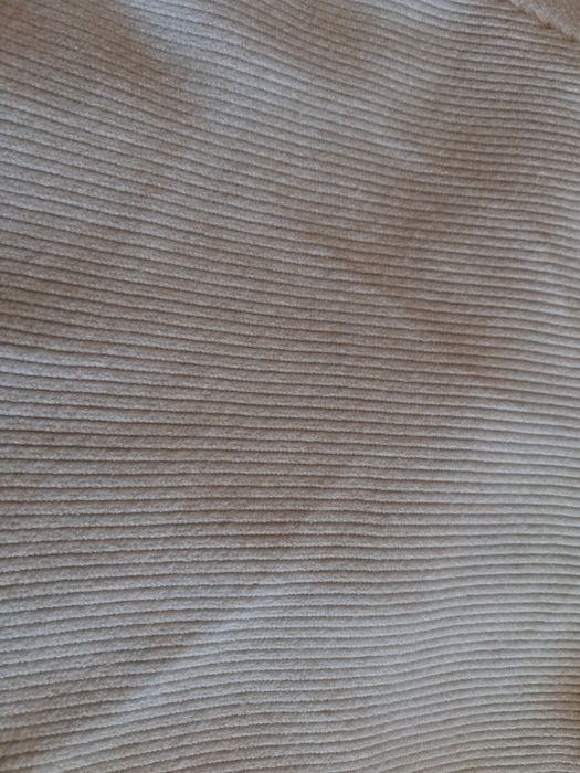 Camisola branca com detalhes pretos