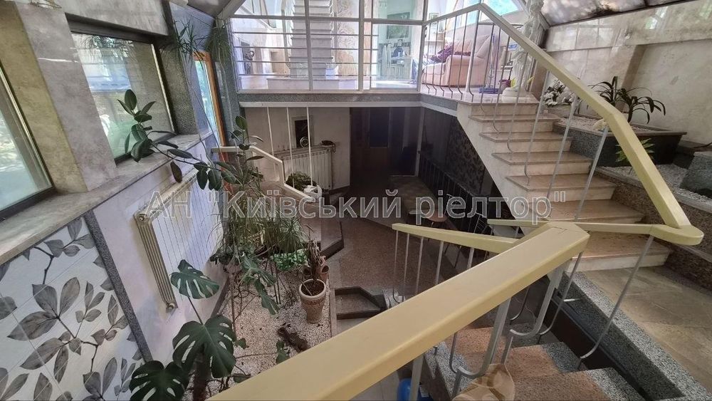 Оренда розкішного будинку 450 кв.м, у Віті-Поштовій, вул. Незалежності 2