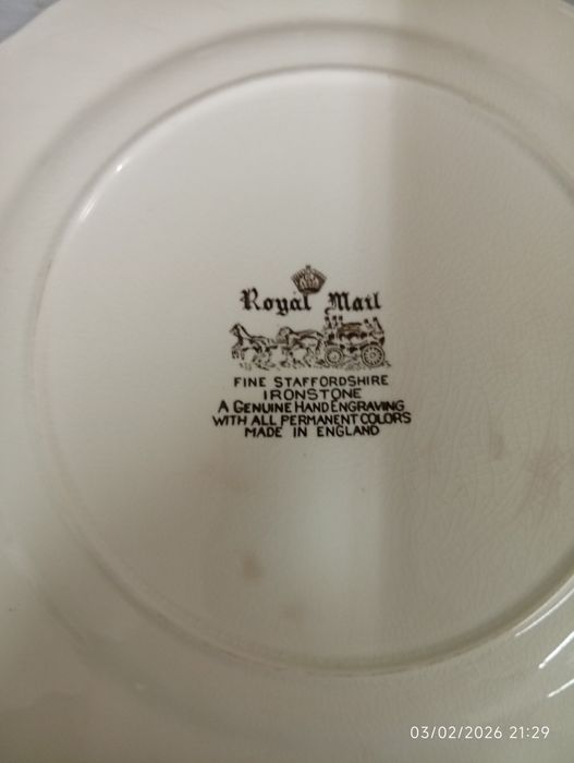 Pratos planos de porcelana Inglesa.