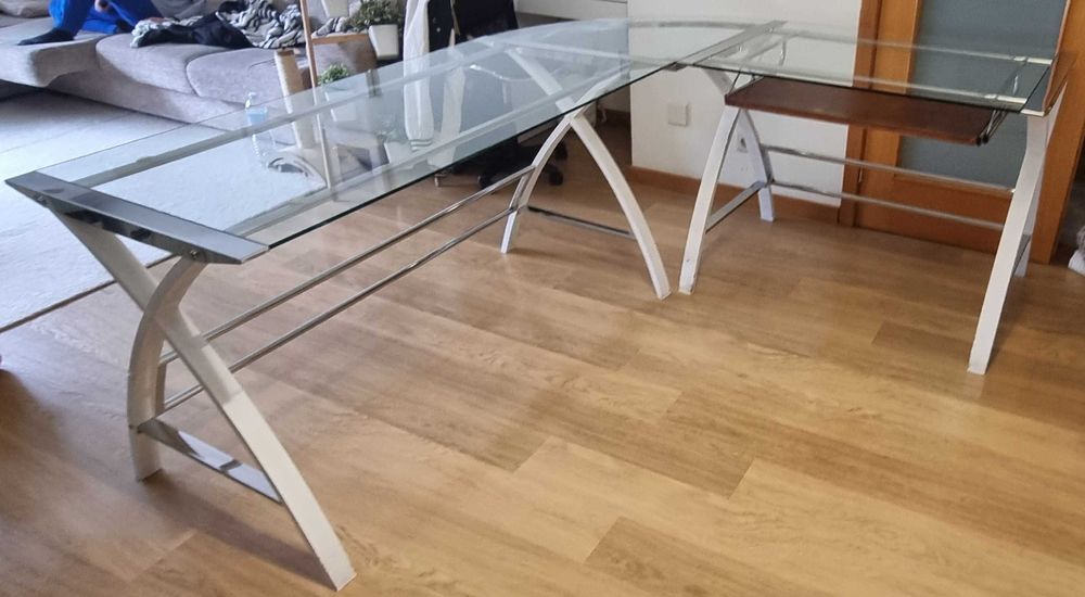 Mesa de escritório de canto em vidro