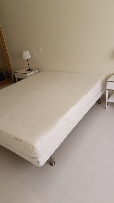 2 Estrados 80x 200 + Colchão 160x200 + Mesinhas