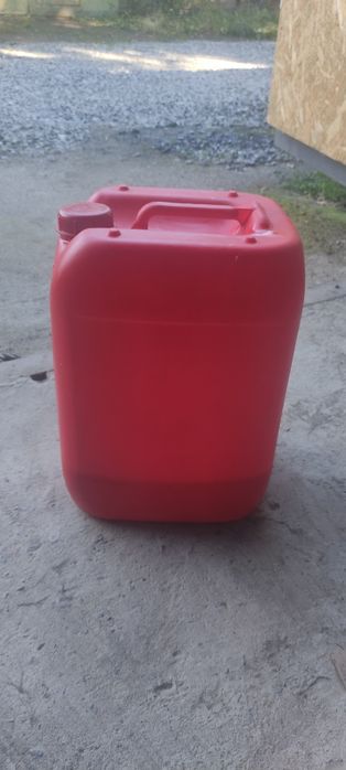 Пластикові каністри