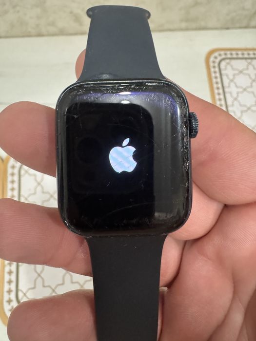 Продаєтьс Apple watch SE 44mm