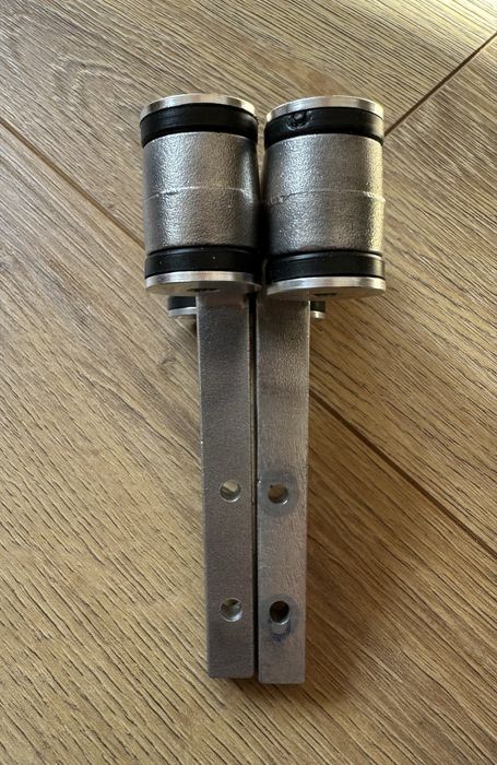 Łoże do silnika modelu RC Du-Bro 686 + 2 komplety elastomerów