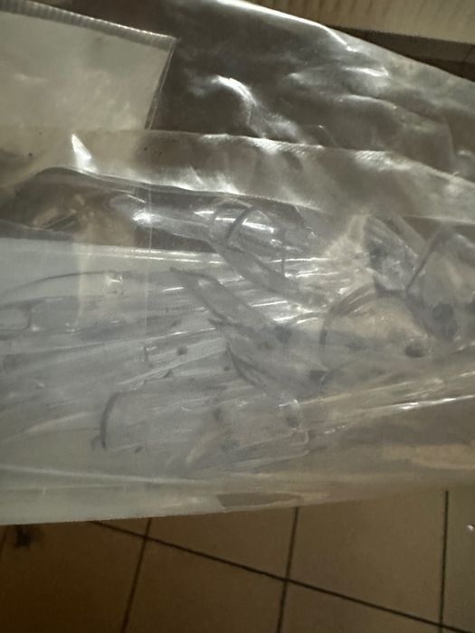 Nowy. Wzornik kolorów 64 szt ze stojakiem.