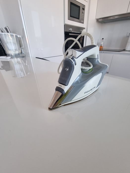 Ferro Rowenta em ótimo estado