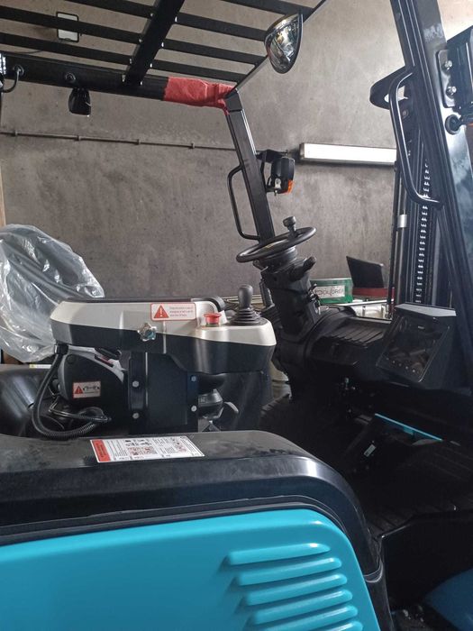 Empilhador Elétrico SANY SCP30C6 1 h carga p/ até 10 horas de trabalho