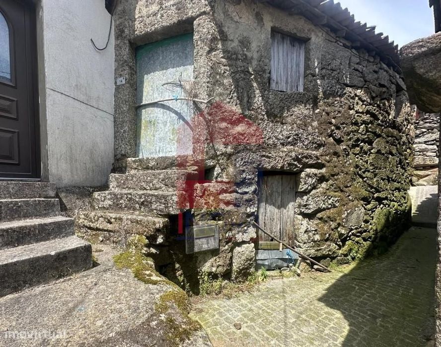 Moradia em Pedra, Ermida