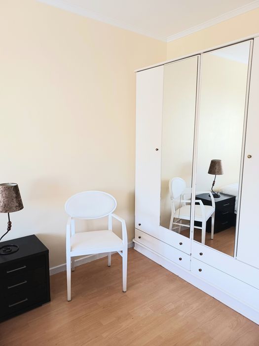 Quarto com cama de casal