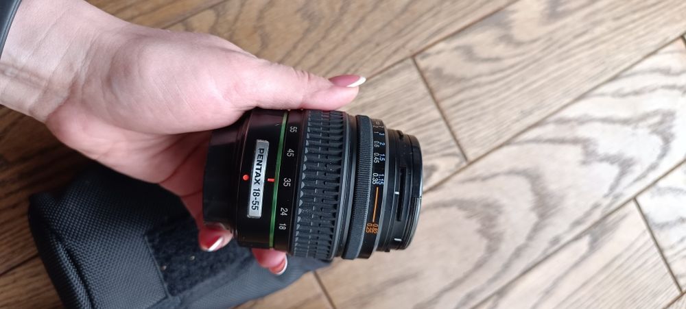 Цифрова камера  Pentax K10 D з трьома лінзами