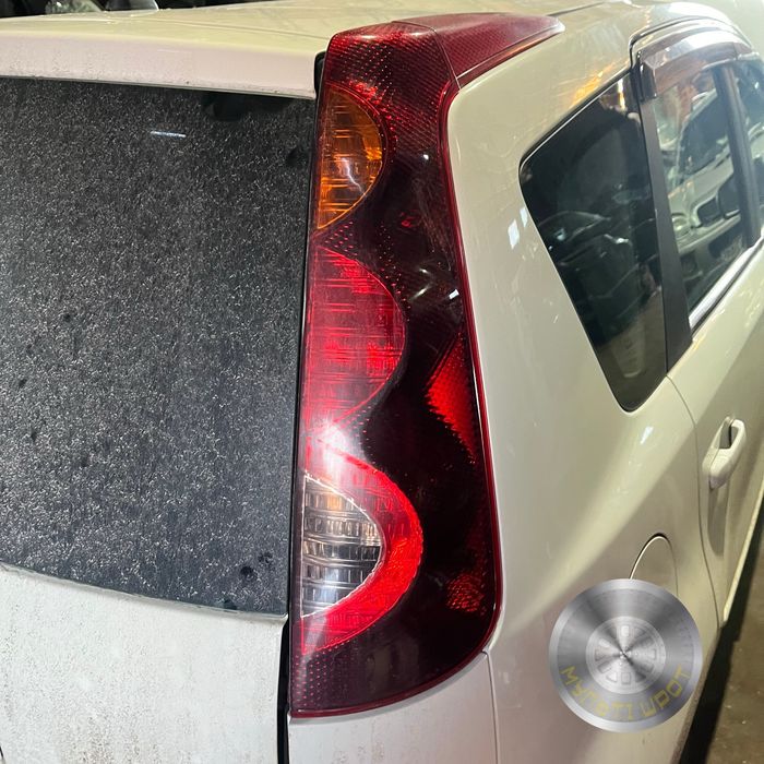 Фара правая задняя Nissan Note E11 2009г.