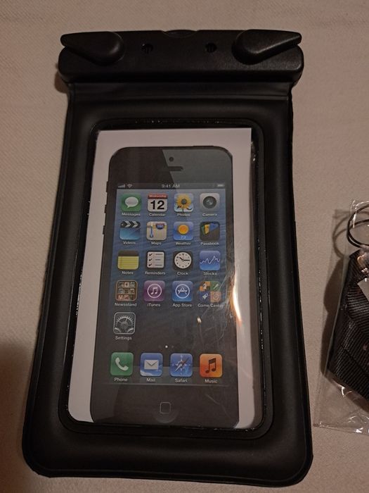 Чохол  на тетелефон  від води.