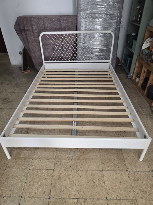 Cama  ferro ikea
