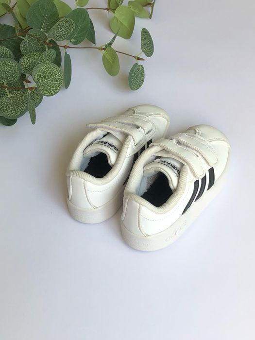 Кросівки Adidas Адідас Розмір 23 (US 6,5)