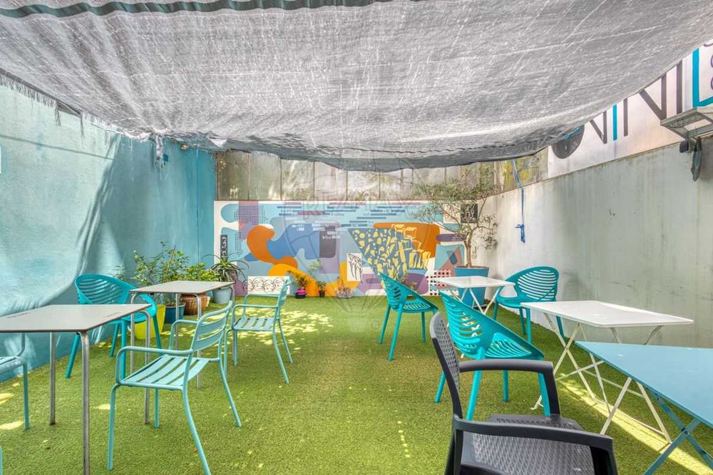 Trespasse de café com esplanada interior por motivos pessoais – Preço incrivel