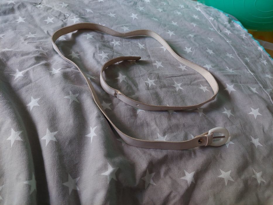 Cienki biały pasek damski do spodni sukienki oddam za darmo