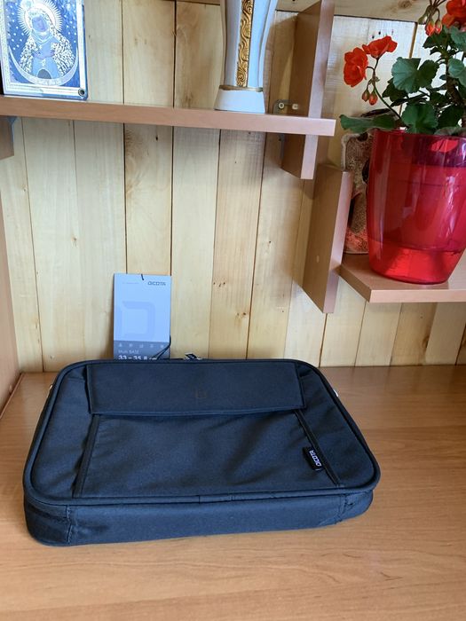 Сумка фірмена”Dicota”нова для ноутбука на 14.1 дюймів