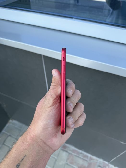 Apple iPhone SE 2020 RED • 64 GB