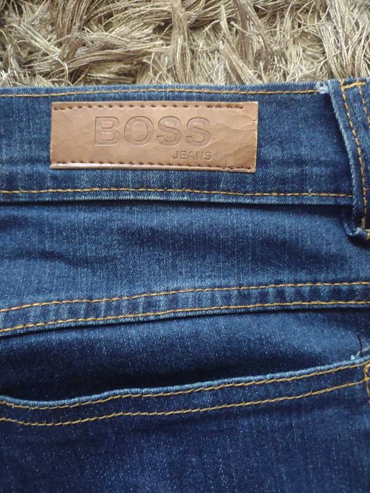 Mega okazja !  Spodnie  jeansy   Boss  Jeans    31