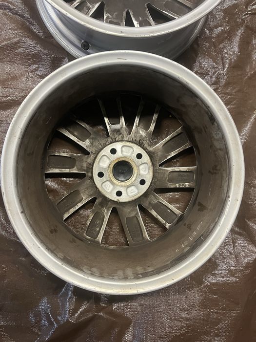 Sprzedam 2 felgi model Stratos do Skoda Superb 17”