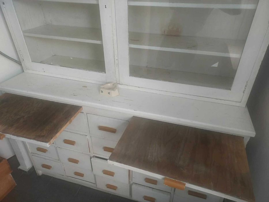 Duży kredens  cm z nadbudówką – szuflady + 2 dodatkowe, vintage