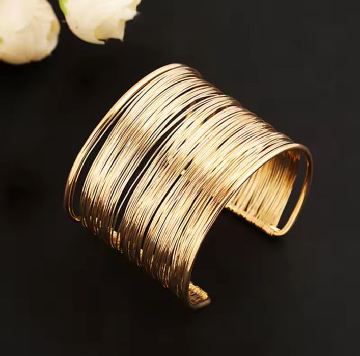 Браслет на руку.