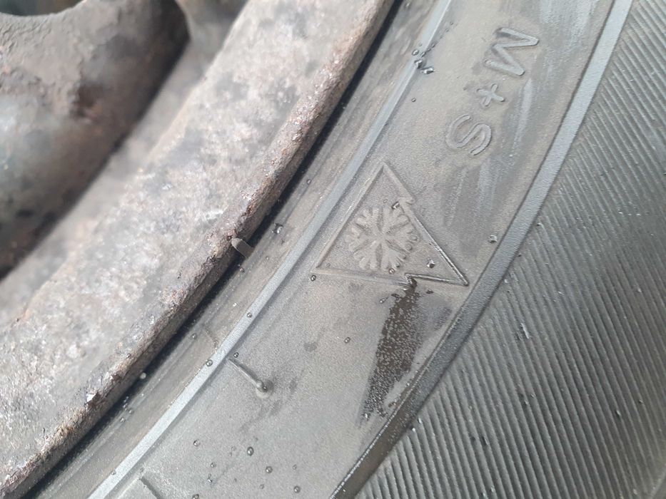 Dwie felgi z oponami dębica 205/55 R16