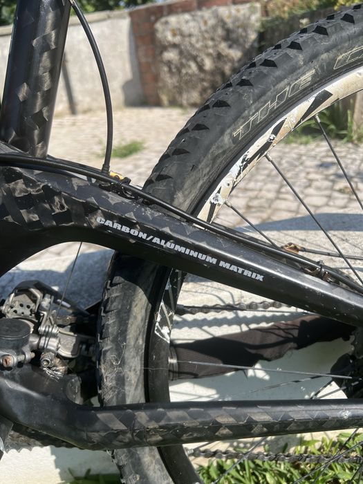 Bicicleta GT Team Full Suspension Carbon – FOX Suspensions