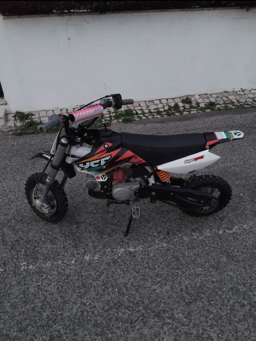 YCF 88 Start com caixa de velocidades avariada