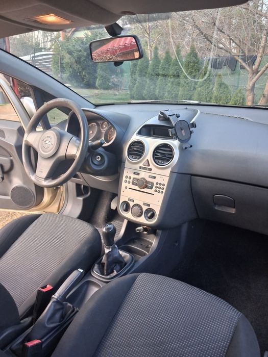 Opel corsa D 1.2 2009
