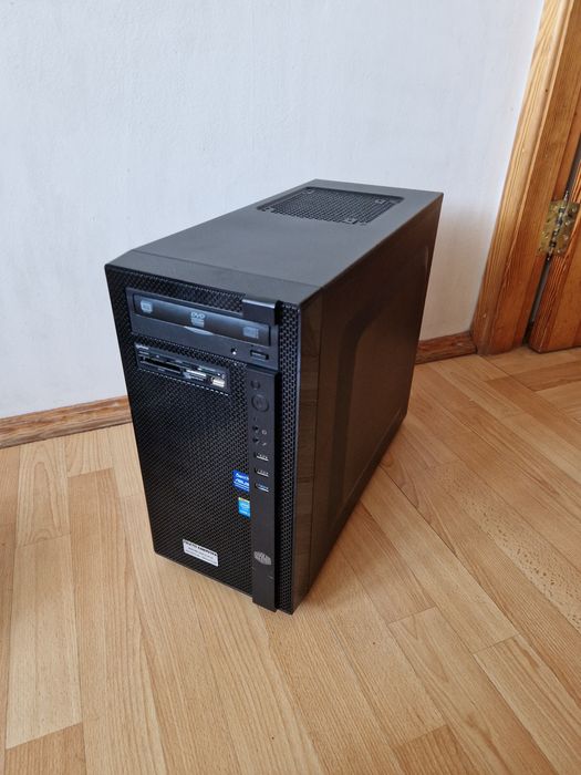 Брендовий Корпус для компьютера matx з кулерами стан гарний