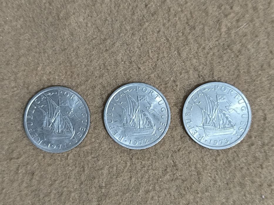 13 moedas de 10 escudos