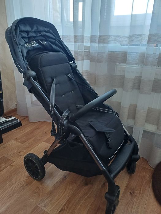 Продам  прогулянкову  коляску  Carrello delta