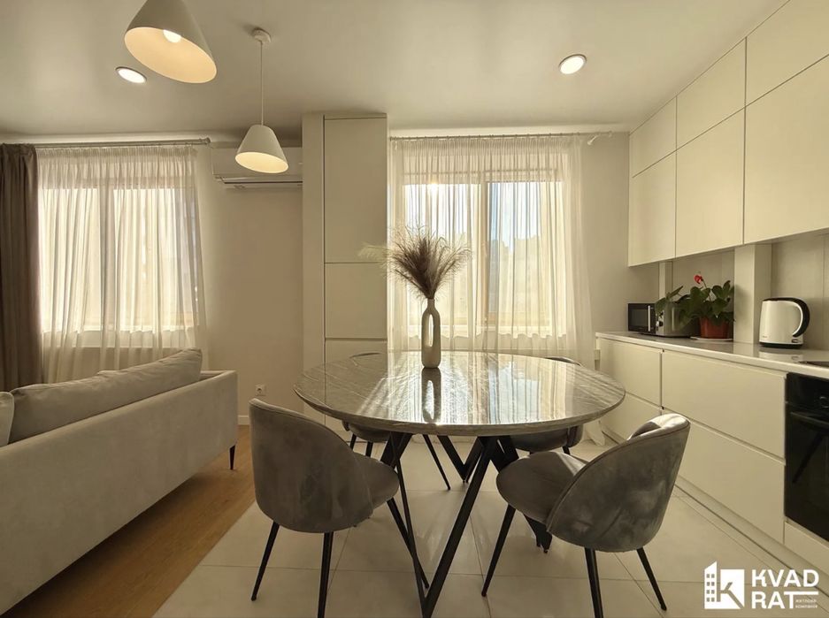 Простора квартира з якісним ремонтом на Каскаді! 6 поверх!