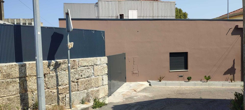 Moradia T2  , remodelada e mobilada