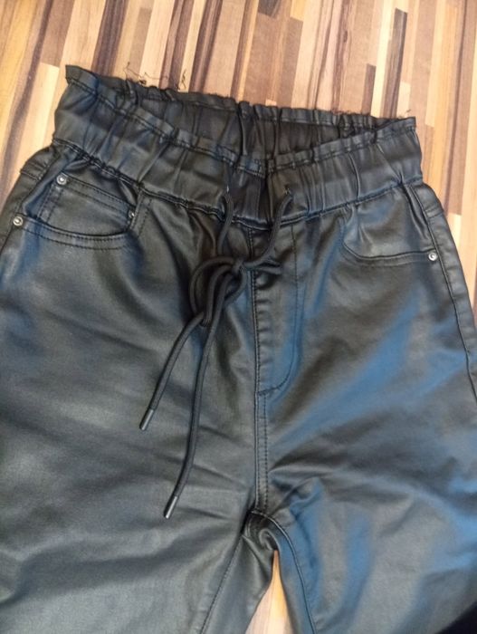 Spodnie eko skóra  spodnie czarne rozm. S