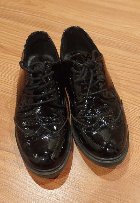 Sapatos Envernizados