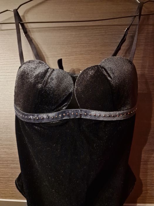 Welurowe czarne body